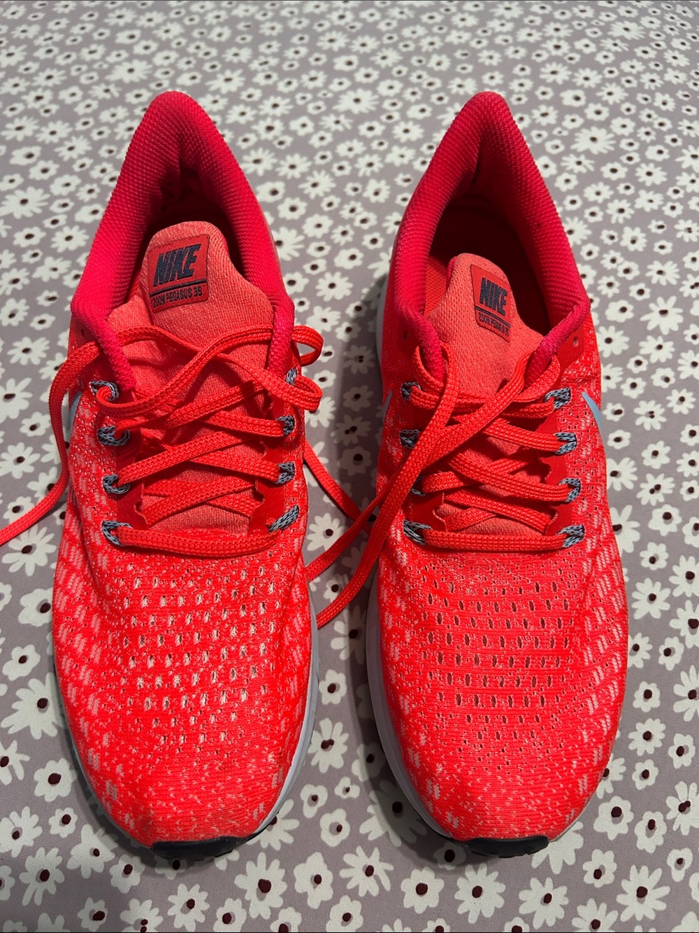 Nike Air Zoom Pegasus 35 'Bright Crimson for Men, Sz. 9, semi New.